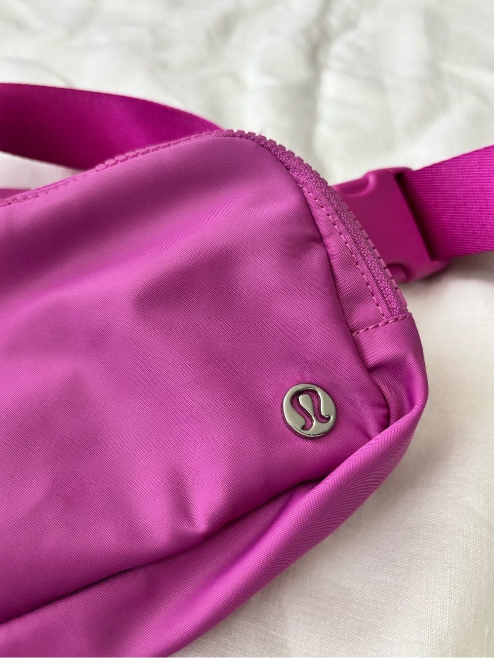Lululemon Everywhere Belt Bag 1L Pink Crossbody Waist Bag - Picture 2 of 11